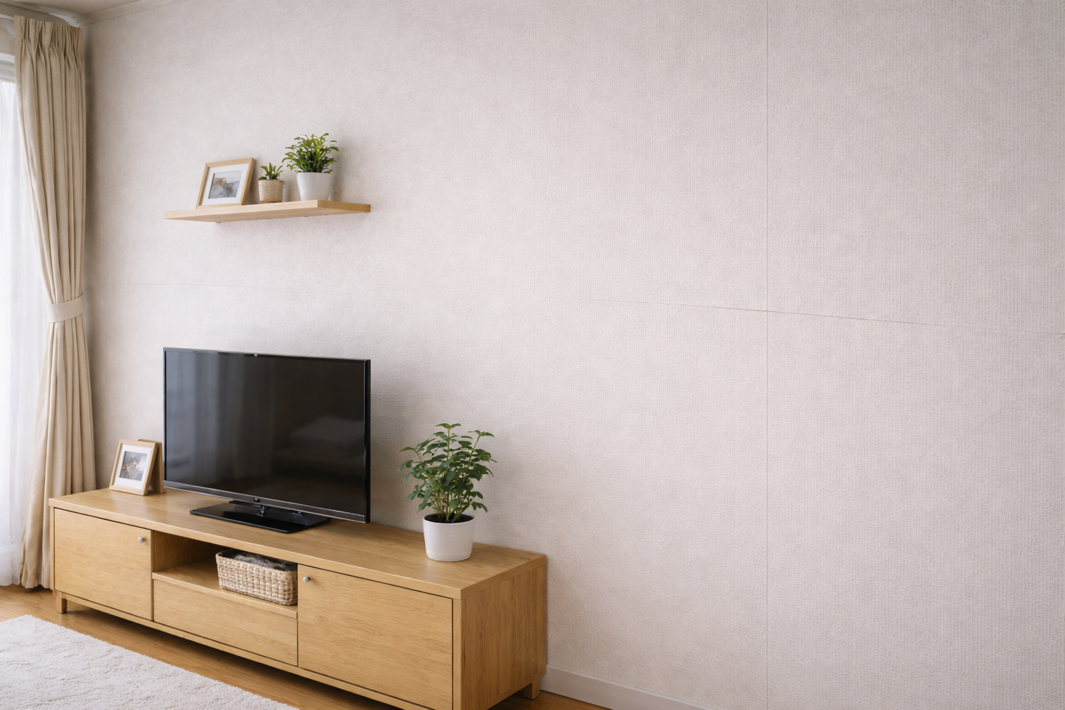 静かな室内の壁全体。